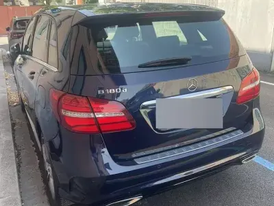 Usata Mercedes B180 109 CV (80 kW) 2018 Bluazzurro Utilitaria