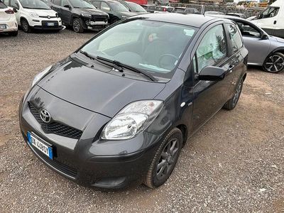 Usata Toyota Yaris 90 CV (66 kW) 2009 Grigio Utilitaria