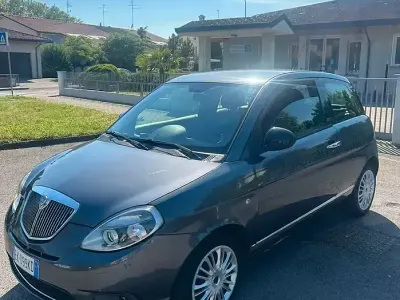 Usata Lancia Ypsilon Platinum 69 CV (50 kW) 2011 Grigio Utilitaria