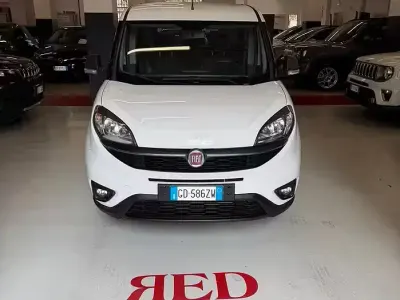 Usata Fiat Doblò Easy 120 CV (88 kW) 2021 Bianco Monovolume