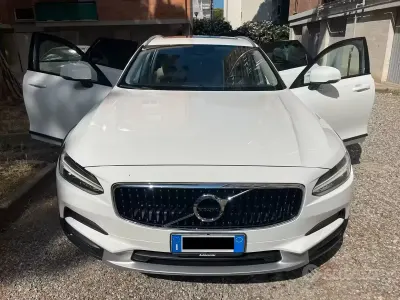 Usata Volvo V90 CC Pro 190 CV (139 kW) 2017 Bianco Station wagon