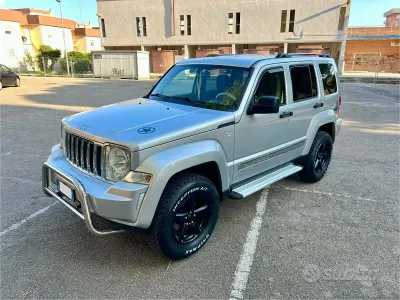 Usata Jeep Cherokee Limited 177 CV (130 kW) 2008 Grigio SUV