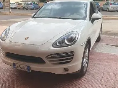 Usata Porsche Cayenne 245 CV (180 kW) 2011 Bianco SUV