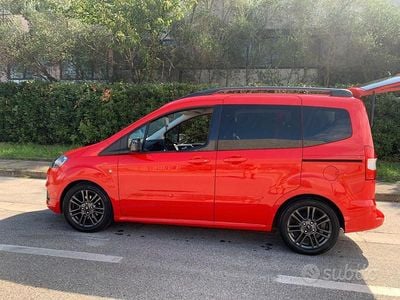 Usata Ford Tourneo Courier S 75 CV (55 kW) 2020 Rosso Monovolume
