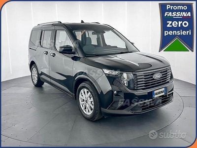 Käytetty Ford Tourneo Courier Titanium 125 HP (91 kW) 2025 Musta Tila-auto