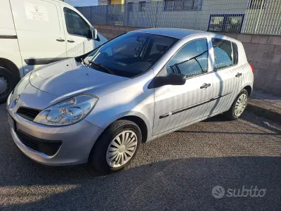 Usata Renault Clio 54 CV (39 kW) 2007 Grigio Utilitaria