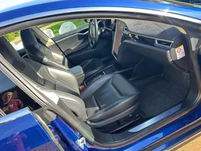Usata Tesla Model S 135 kW (184 CV) 2016 Blu/azzurro Utilitaria