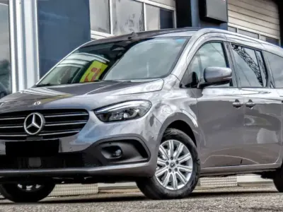 Nuova Mercedes C180 131 CV (96 kW) 2025 Grigio