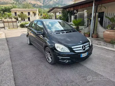Usata Mercedes B180 Executive 109 CV (80 kW) 2010 Nero Monovolume