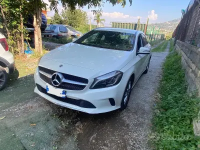 Usata Mercedes A160 102 CV (75 kW) 2018 Bianco Utilitaria