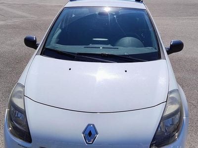 Usado Renault Clio II 58 CV (42 kW) 2011 Blanco Utilitario