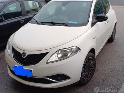 Usata Lancia Ypsilon 60 CV (44 kW) 2019 Bianco Utilitaria