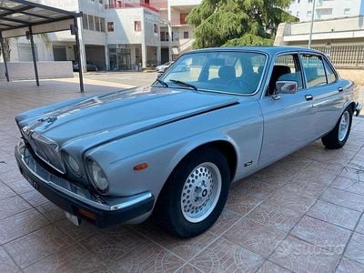 Usata Jaguar XJ6 Sovereign 200 CV (147 kW) 1983 Grigio Berlina