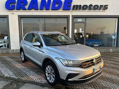 Usata VW Tiguan Life 131 CV (96 kW) 2023 Argento metallizzato SUV
