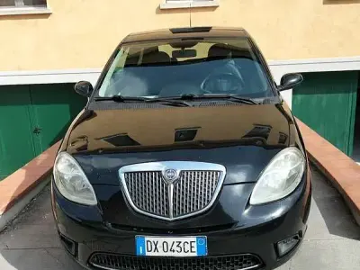 Usado Lancia Ypsilon 75 CV (55 kW) 2009 Utilitario