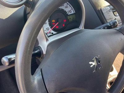 Usata Peugeot 107 68 CV (50 kW) 2010 Grigio Utilitaria