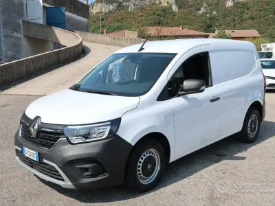 Usata Renault Kangoo 116 CV (85 kW) 2022 Bianco Monovolume