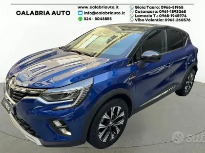 Usata Renault Captur Intens 101 CV (74 kW) 2023 Blu scuro SUV