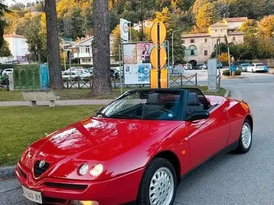 Usata Alfa Romeo Spider 150 CV (110 kW) 1996 Rosso Cabrio
