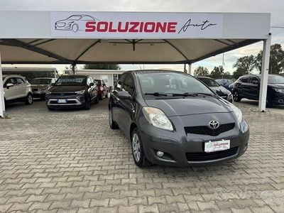 Grigio Usata 2010 Toyota Yaris Sol Berlina | 4500 € (Buon prezzo)
