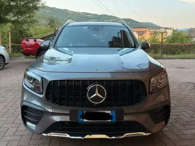 Usata Mercedes GLB200 163 CV (119 kW) 2023 Grigio SUV
