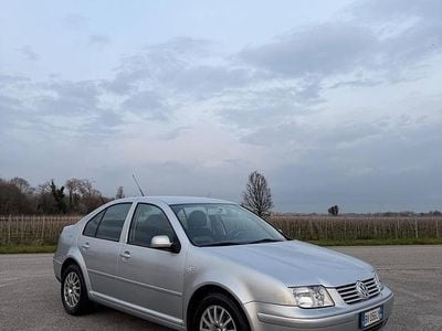 Usata VW Bora Trendline 105 CV (77 kW) 2001 Grigio Berlina