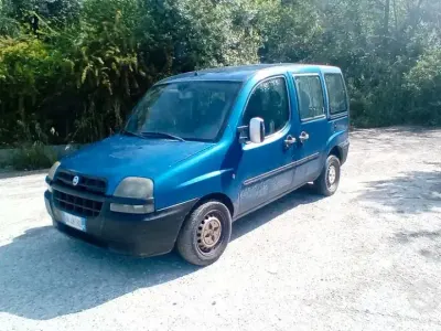 Usado Fiat Doblò 65 HP (47 kW) 2002 Azul Monovolume