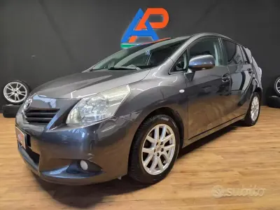 Usata Toyota Verso Sol 126 CV (92 kW) 2009 Grigio Monovolume