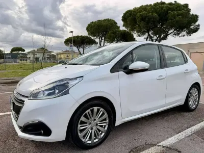 Usata Peugeot 208 Active 82 CV (60 kW) 2017 Bianco Utilitaria