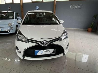 Usata Toyota Yaris Lounge 90 CV (66 kW) 2015 Bianco Utilitaria