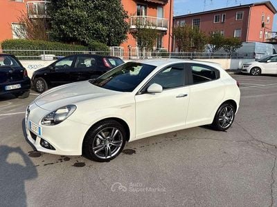 Usata Alfa Romeo Giulietta Distinctive 120 CV (88 kW) 2015 Bianco Utilitaria