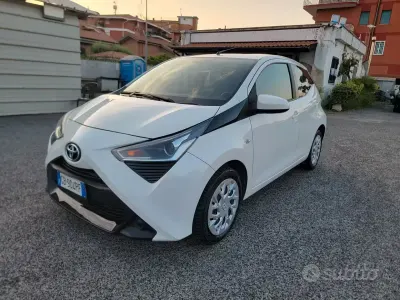 Usata Toyota Aygo Connect Style 72 CV (52 kW) 2020 Bianco Utilitaria