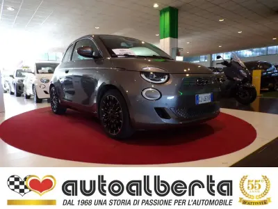 Usata Fiat 500e La Prima 86 kW (118 CV) 2022 Mineral grey Utilitaria