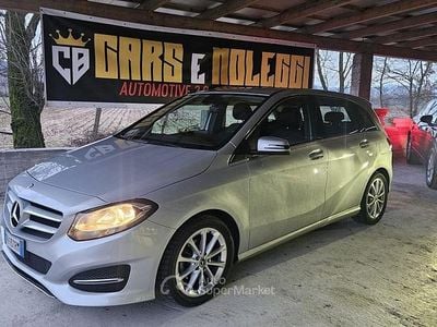 Usata Mercedes B180 Premium 109 CV (80 kW) 2017 Gray Monovolume