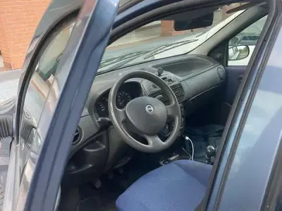 Usata Fiat Punto Feel 60 CV (44 kW) 2003 Utilitaria