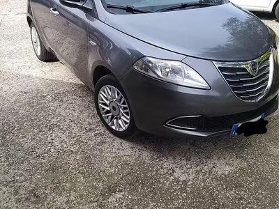 Usata Lancia Ypsilon 69 CV (50 kW) 2015 Grigio Utilitaria