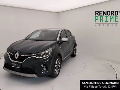 Usata Renault Captur Intens 160 CV (117 kW) 2022 Blu scuro SUV