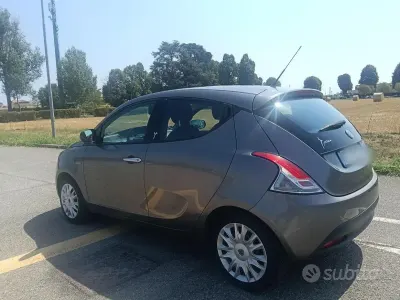Usata Lancia Ypsilon 60 CV (44 kW) 2011 Grigio Utilitaria