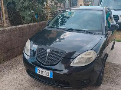 Usata Lancia Ypsilon 90 CV (66 kW) 2010 Nero Utilitaria