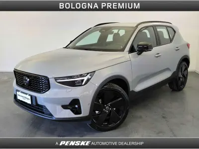 Neu Volvo XC40 Plus 163 PS (119 kW) 2025 Grau SUV