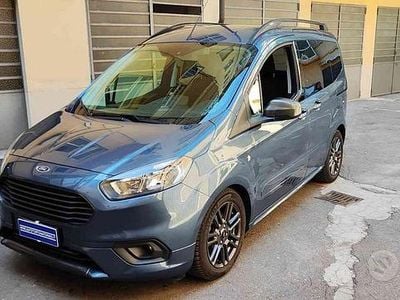 Begagnad Ford Tourneo Courier Sport 101 HK (74 kW) 2020 Blå Minibuss