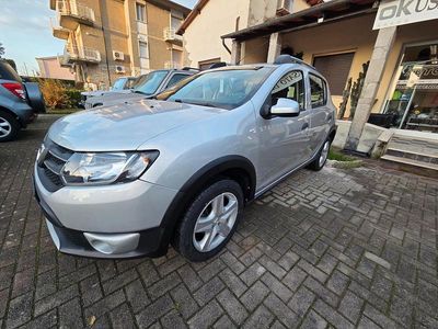 Grigio Usata 2016 Dacia Sandero Stepway Berlina | 8500 € (Buon prezzo)