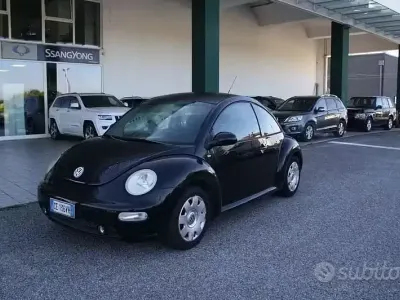 Begagnad VW New Beetle 102 HK (75 kW) 2003 Svart Halvkombi