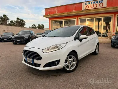 Usata Ford Fiesta Titanium 75 CV (55 kW) 2016 Bianco Utilitaria