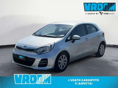 Usata Kia Rio 84 CV (61 kW) 2016 Grigio Utilitaria