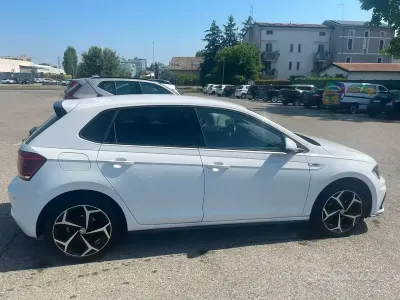 Usata VW Polo R-line 90 CV (66 kW) 2018 Bianco Utilitaria