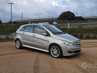 Usata Mercedes B180 2009 Grigio Monovolume