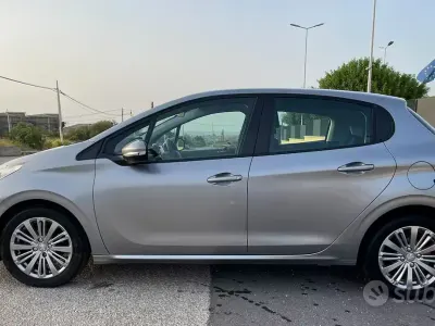Usata Peugeot 208 102 CV (75 kW) 2019 Grigio Utilitaria