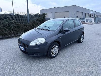 Usata Fiat Grande Punto Dynamic 77 CV (56 kW) 2007 Grigio Utilitaria