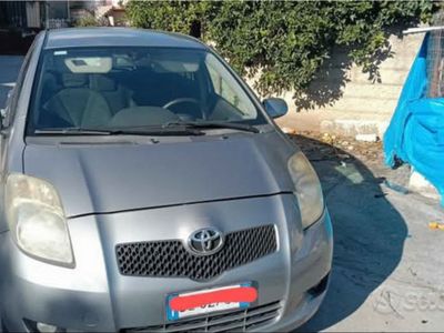 Usata Toyota Yaris 90 CV (66 kW) 2006 Grigio Berlina